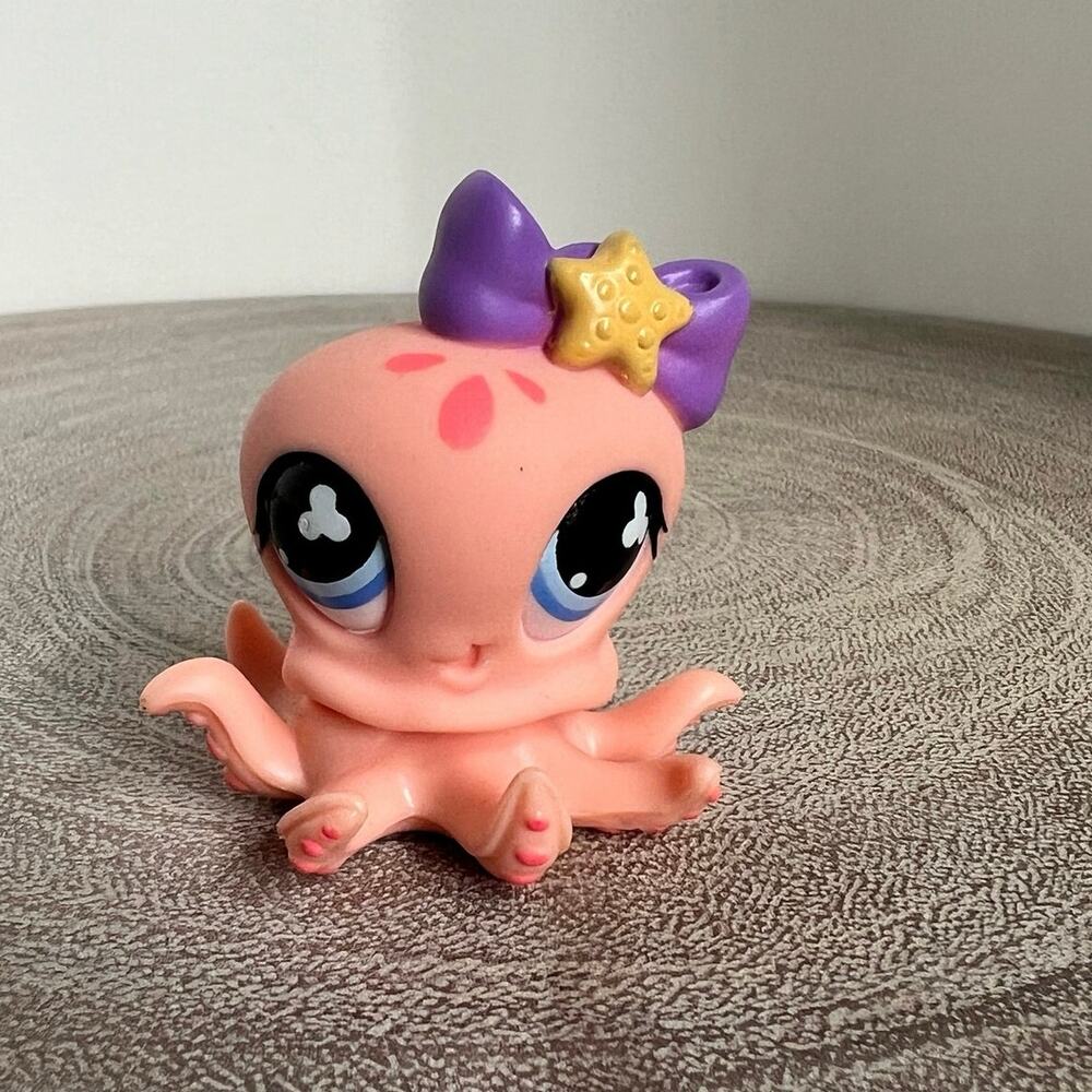 Littlest Pet Shop LPS Octopus Peach with Purple Bow Blue Eyes #513 2007